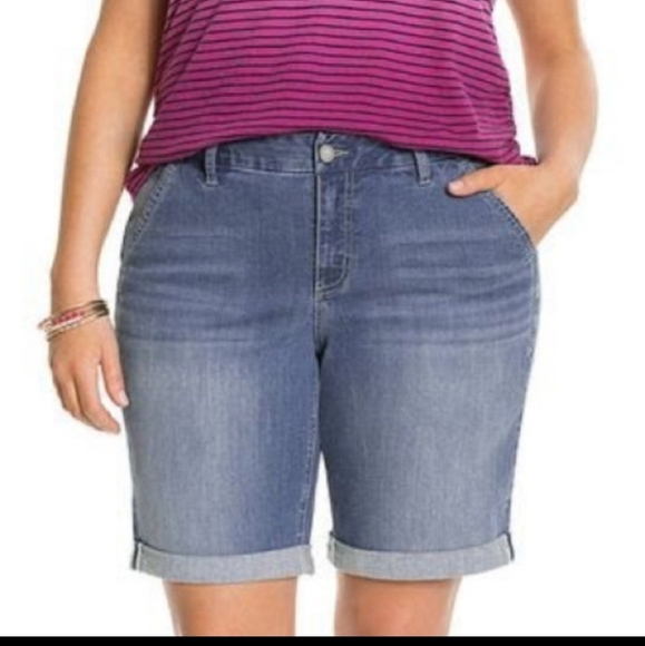 Lane Bryant Bermuda Genius Fit Denim Shorts Size 24 - Picture 1 of 7